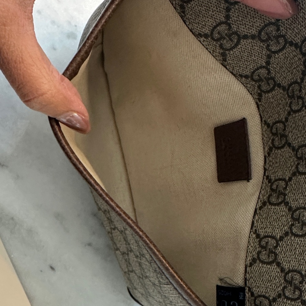 Gucci Beige Monogram Shoulder Bag with Green and Red Strap - Picture 5 of 6